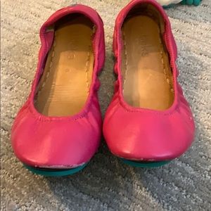 Size 8 Hot Pink Tieks